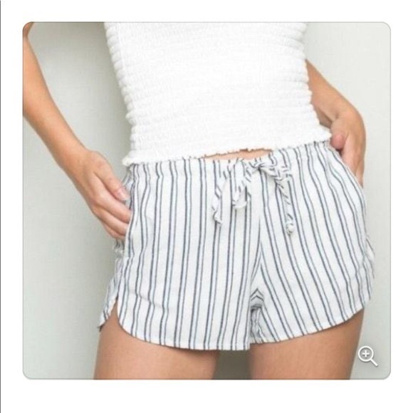 Brandy Melville - Striped Shorts - Picture 3 of 4